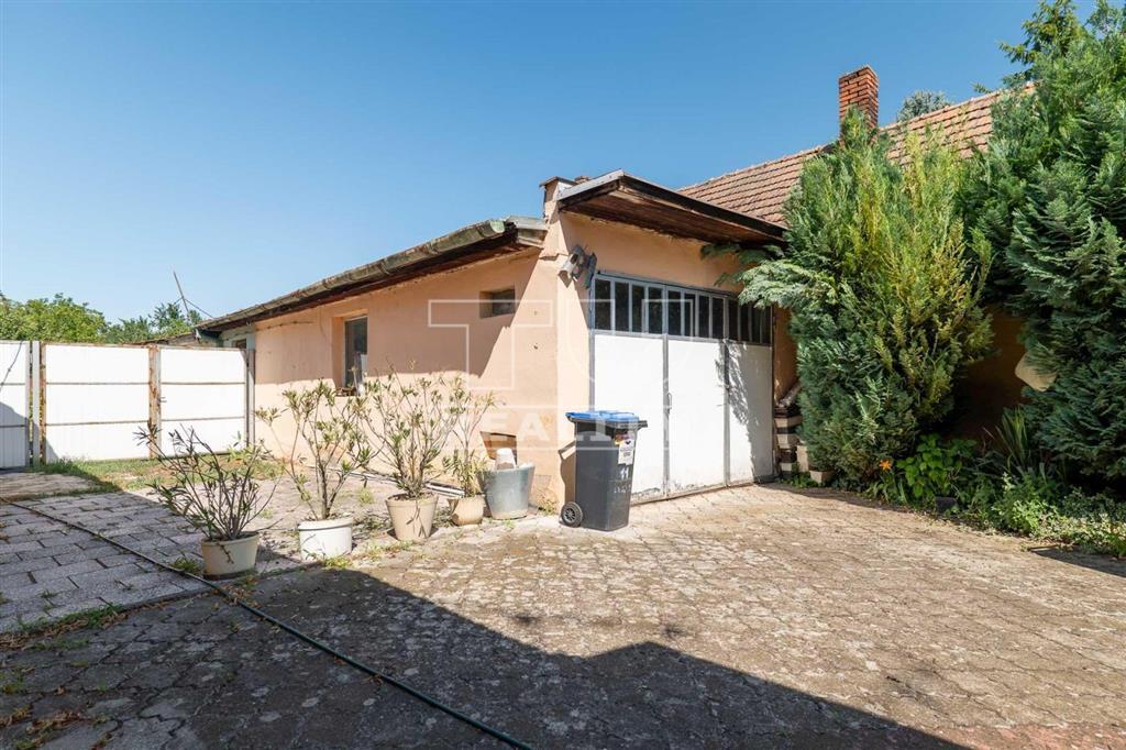 LEN U NÁS TOP CENA
3-izbový rodinný dom s veľkým... - 12