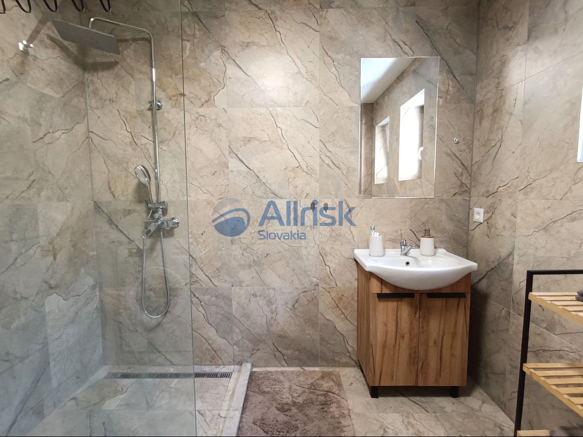 NOVÁ CENA Predaj domu s dvomi bytovými jednotkami na Chrenov - 12