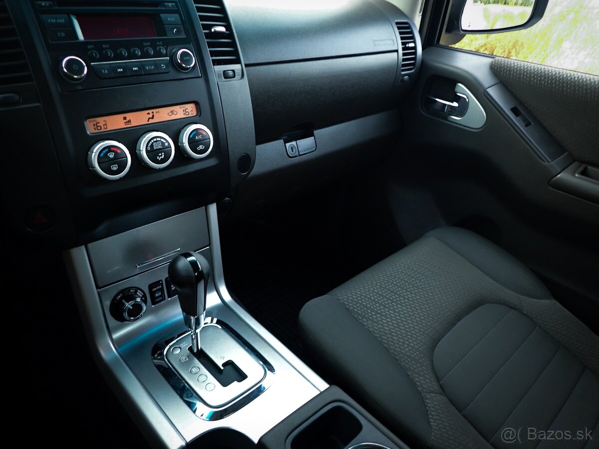 NISSAN NAVARA 2.5Dci 140kW 2014 ZADNA UZAVIERKA , NOVA STK - 12