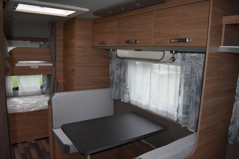 Karavan Weinsberg 500 FDK SKLADOM nový 19.500.-€ bez DPH - 12