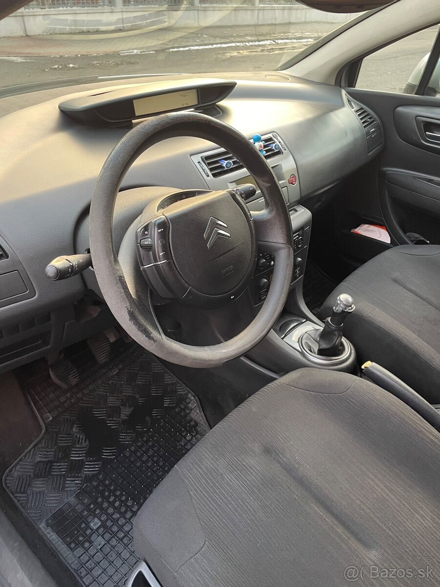 Citroën C4 Hatchback 1.4 16V - 12