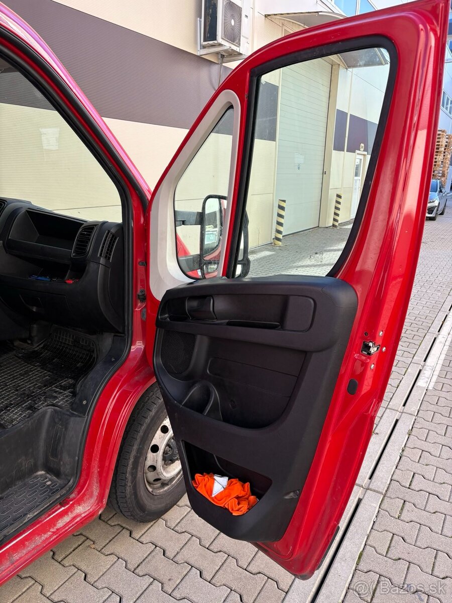 FIAT DUCATO r.v. 2022 - skriňová dodávka s hydraulickým zvíh - 12