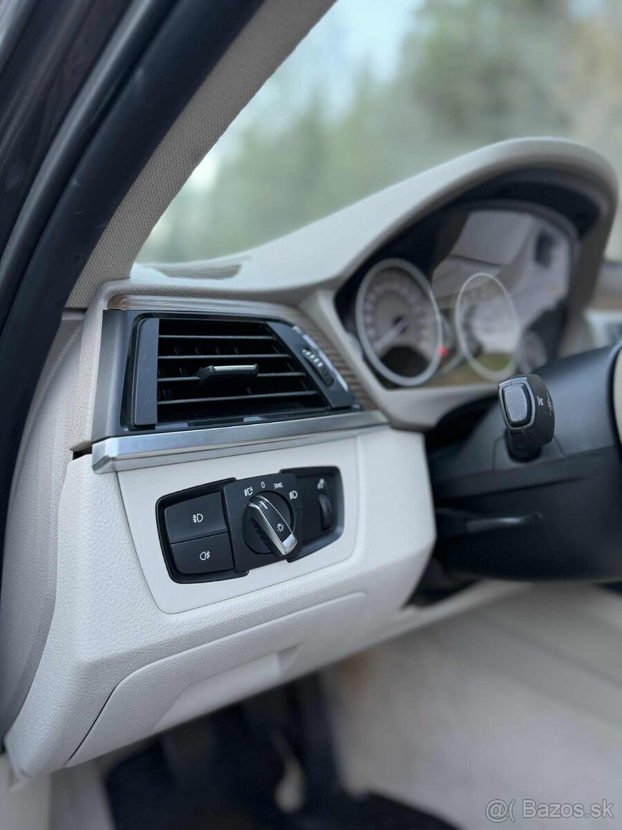 BMW 328i xDrive - 12