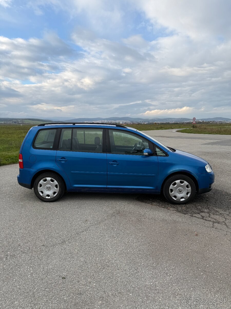 Volkswagen Touran 1.6 FSI STK DO NOVEMBRA 2027 - 12