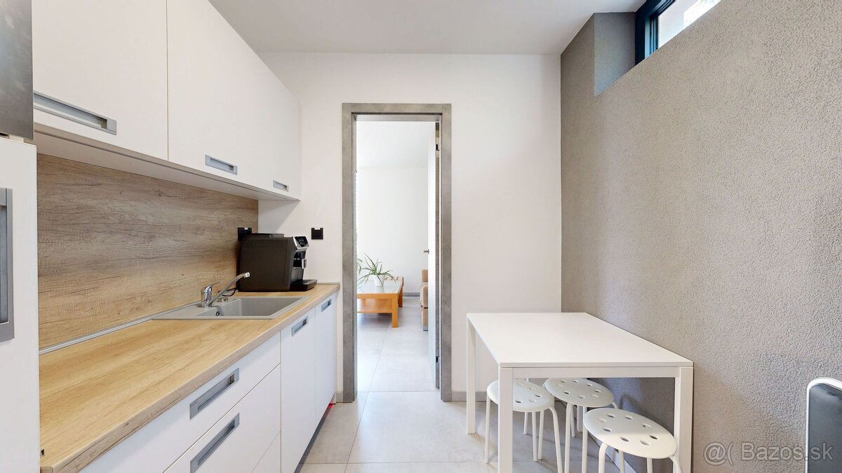 Na prenájom: moderný objekt s ateliérom – Oravné - 12