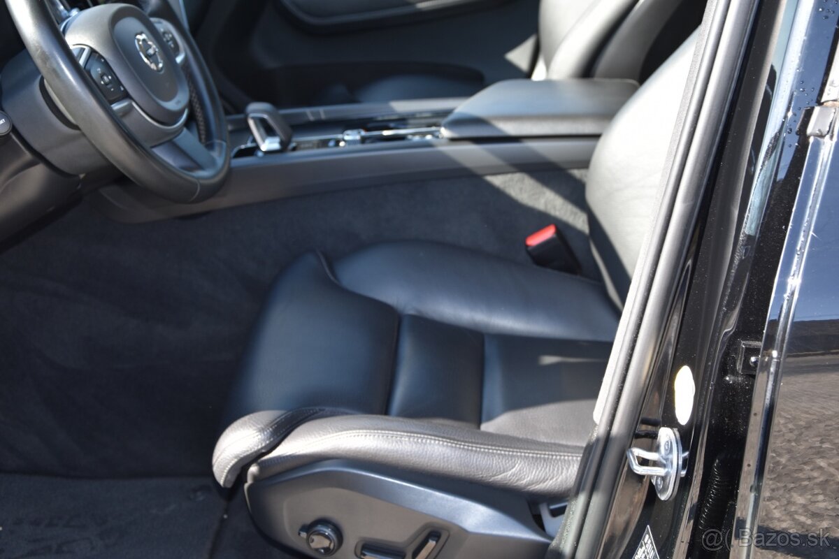 Volvo XC60 2.0 B4 mHEV Momentum A/T - 12