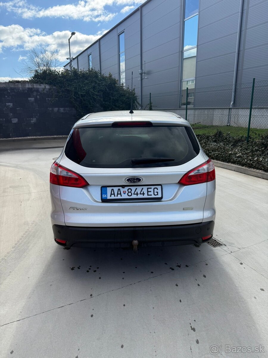 Ford Focus 2014 benzin - 12