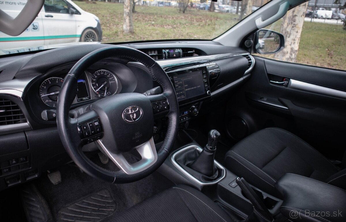 Toyota Hilux 2.4 D-4D - 12