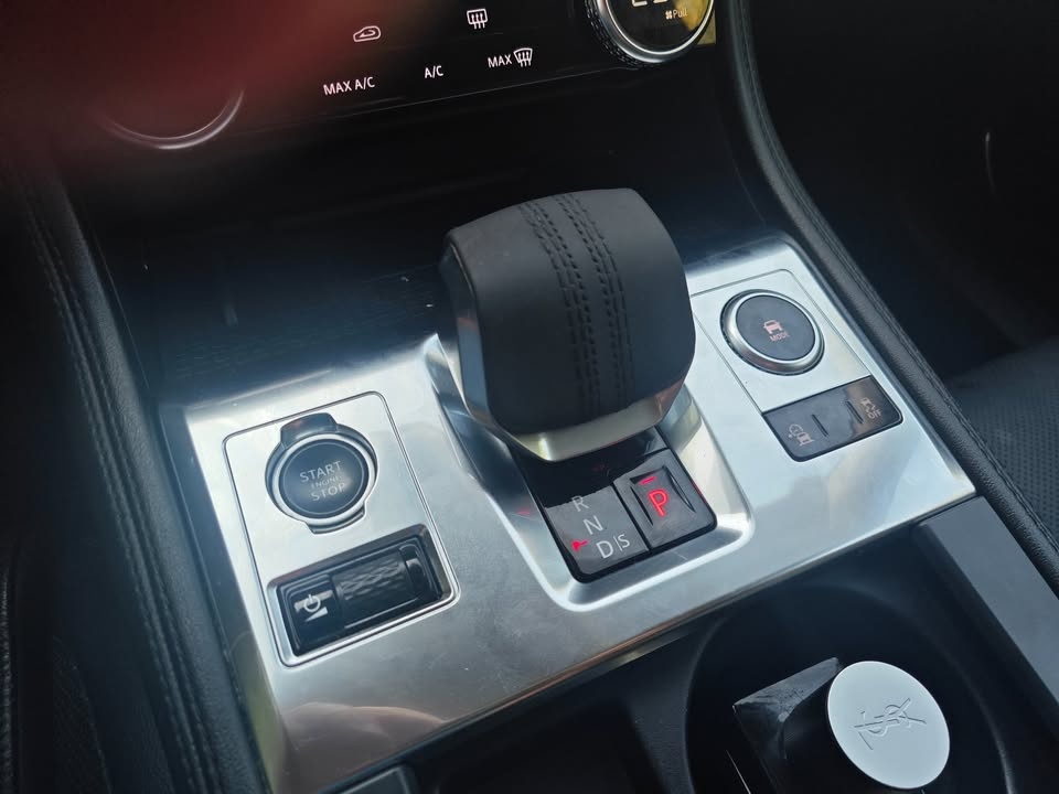 Jaguar f-pace 2.0d i4 d165 mhev s awd a/t - 12