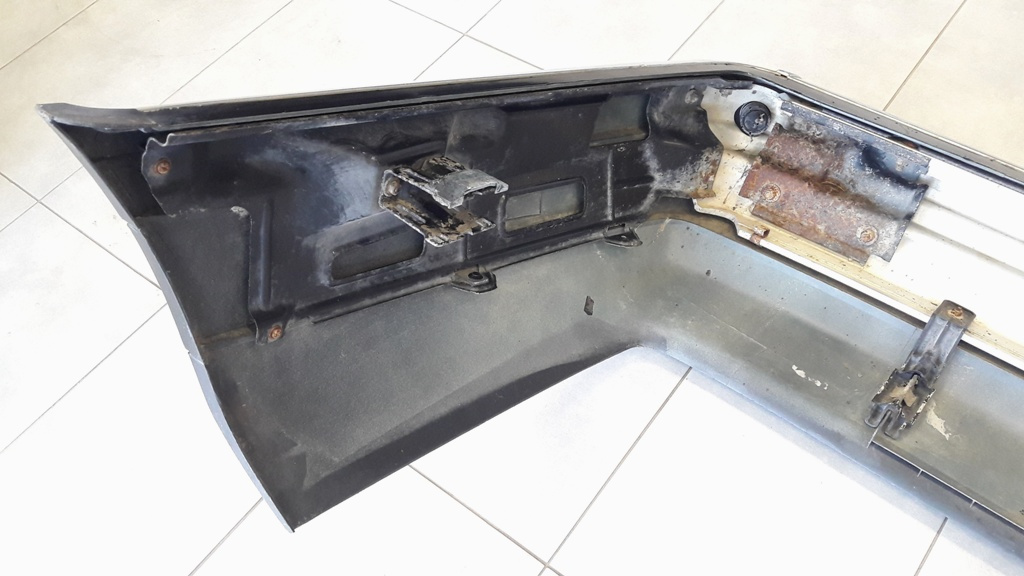 BMW 7 E32 Zadný nárazník - 12