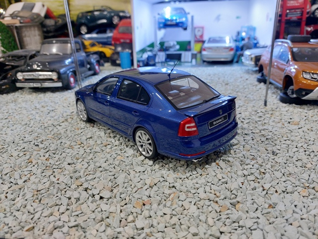 model auta Škoda Octavia RS TFSi 2006 Otto mobile 1:18 - 12