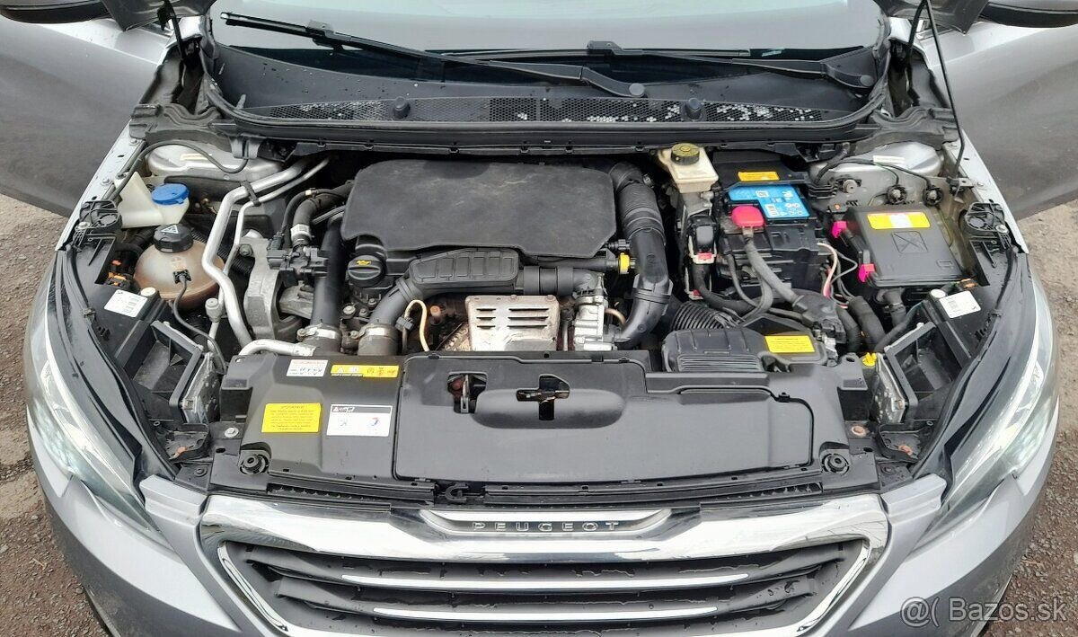 Peugeot 308, 138.000km, Plná výbava - 12