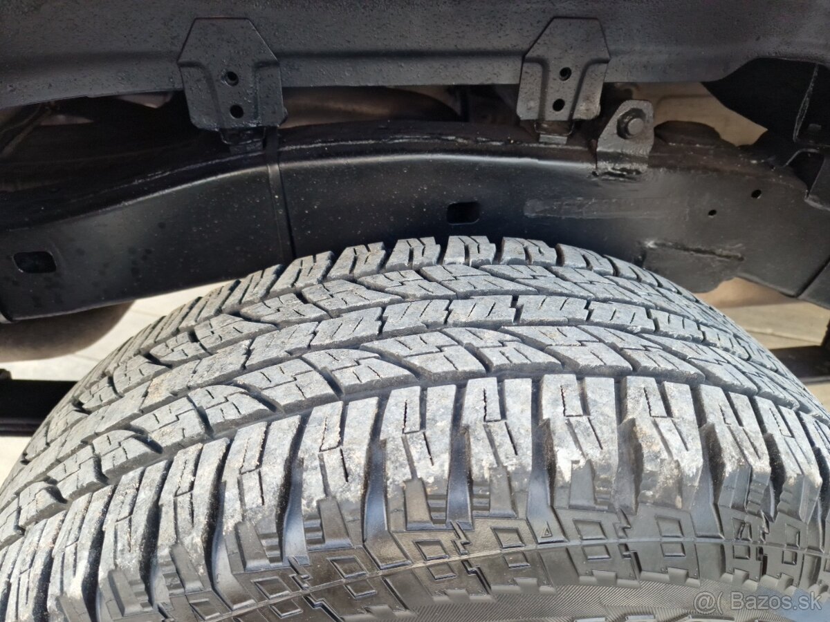 Toyota Hilux 2.5 D-4D 4X4 UZÁVIERKA UKÁŽKOVÝ STAV - 12