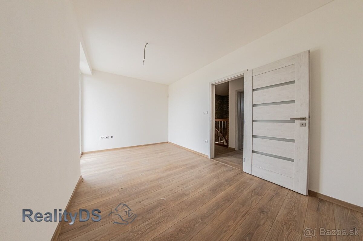 MODERNÉ 4-IZBOVÉ BYTY S VLASTNOU ZÁHRADOU A PARKOVANÍM - 12