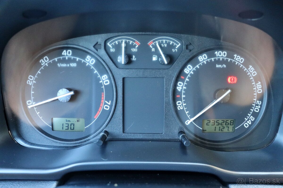 Škoda Octavia Combi 1.6i TOUR - 12