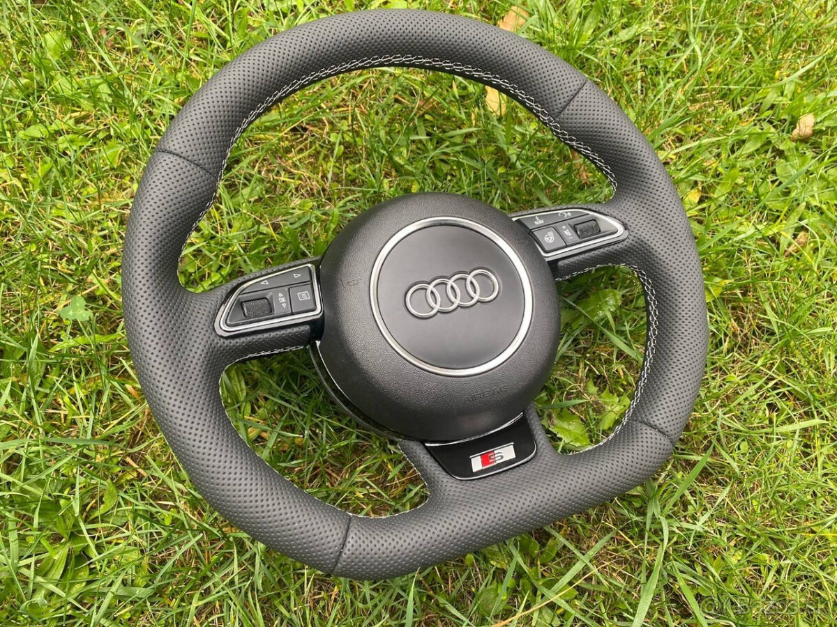 VYHRIEVANY AUDI VOLANT - ZREZANY - PERFOROVANA KOZA - 12