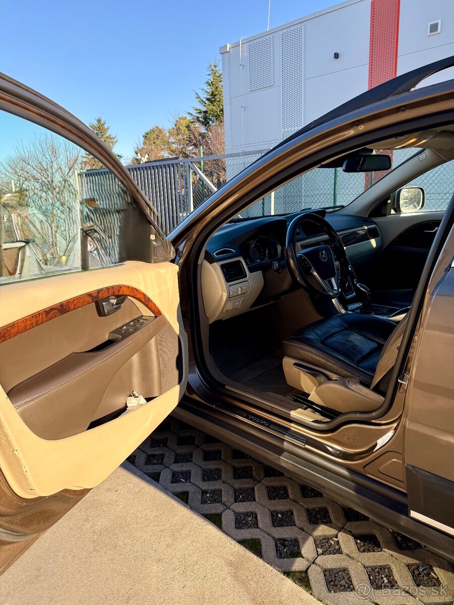 Volvo XC70 Cross Country 5D AWD - 12