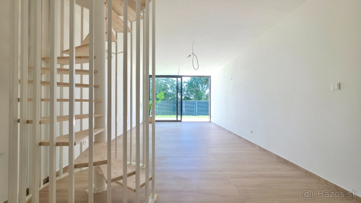 KRÁSNA NOVOSTAVBA 3 IZB. DOMU PRI JAZERE-VAJNORY,BRATISLAVA - 12