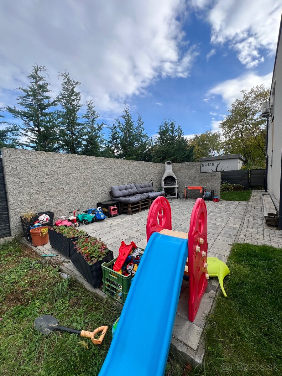 4izbovy 2podlazny dom s bazenom - 12