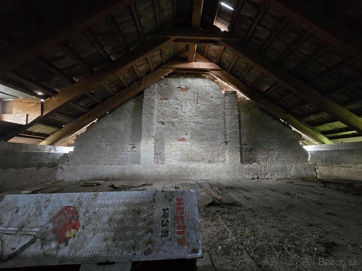 Rodinný dom v malebnej obci Medvecké - 12