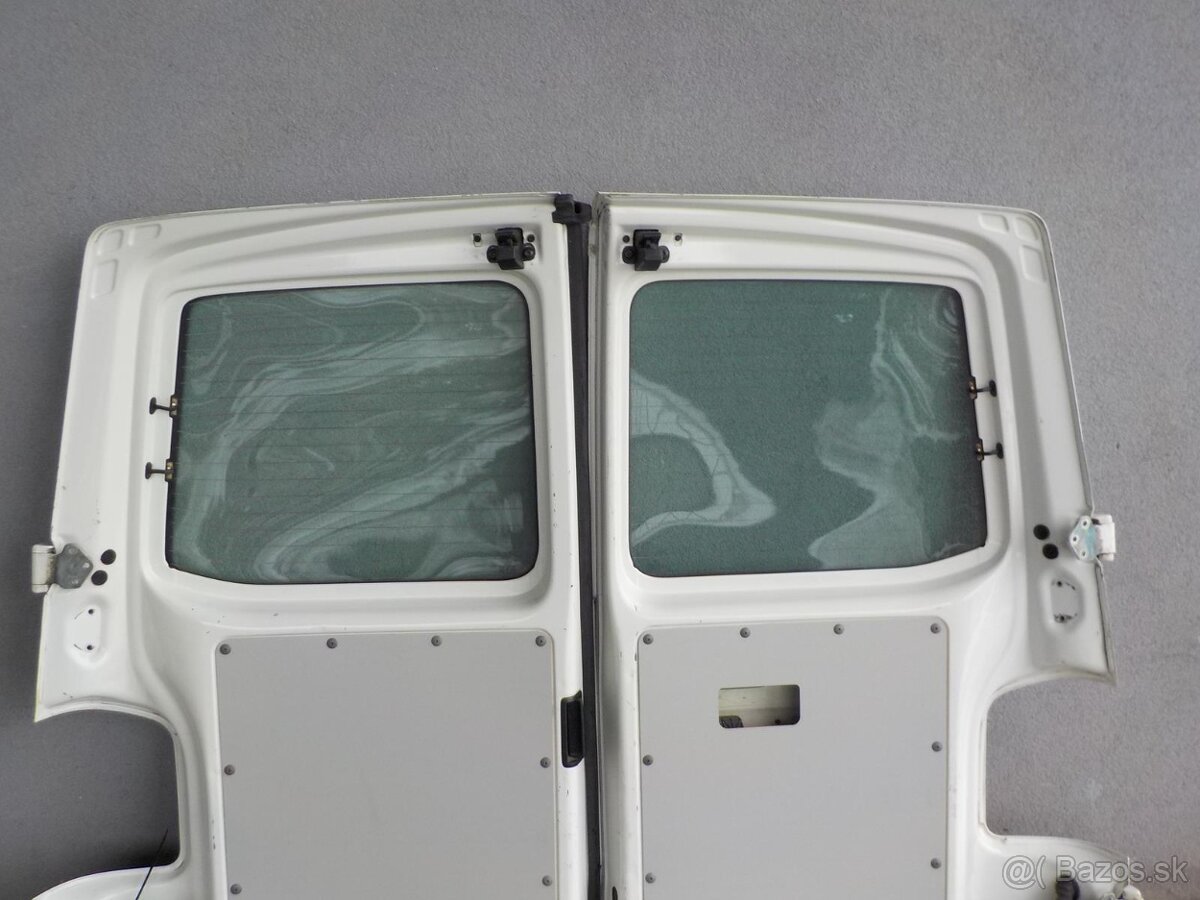 Zadné krýdlove dvere VW T5 - 12