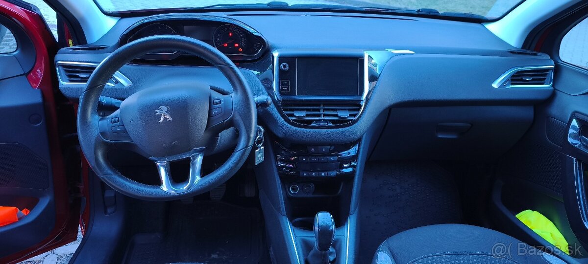 Peugeot 208 - 12