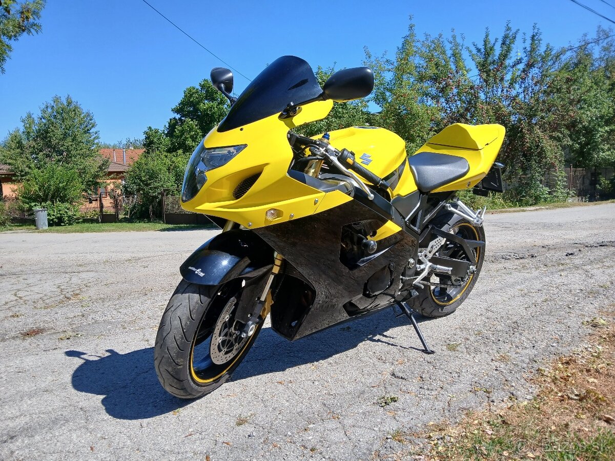 Suzuki GSX-R 750 - 12