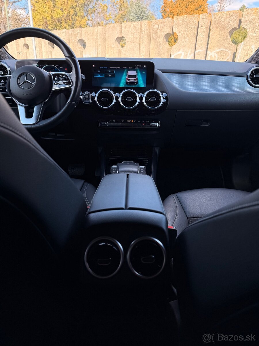 Mercedes-Benz GLA 200d - 12