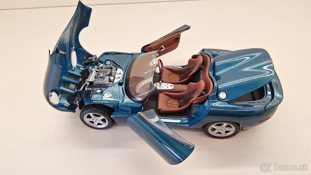 1:18 JAGUAR XK180 - 12