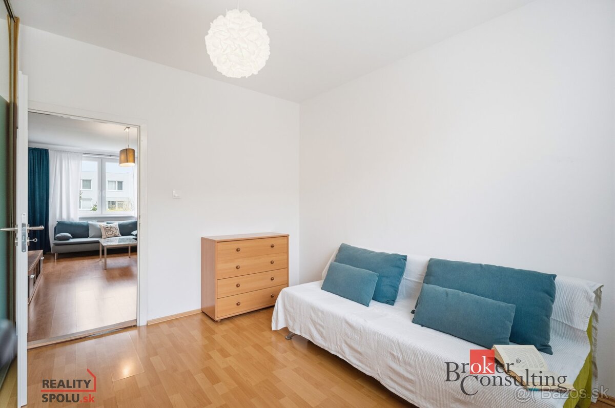 Slnečný a priestranný 3-izbový byt v tichej časti Klokočiny - 12