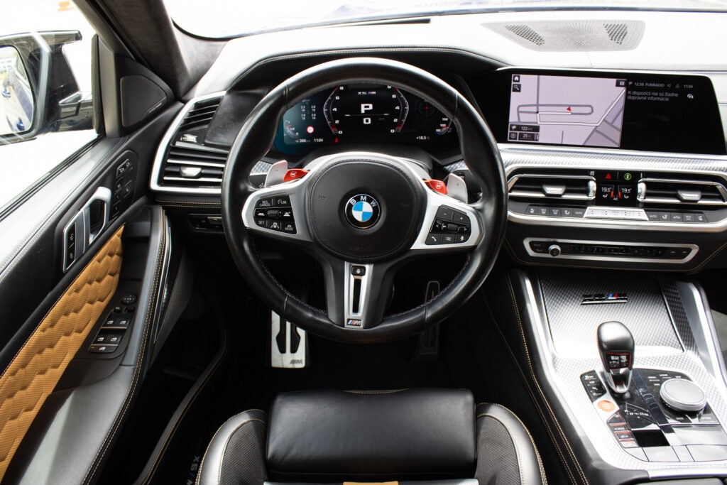 BMW X6 M Competition z roku 2021 - 12
