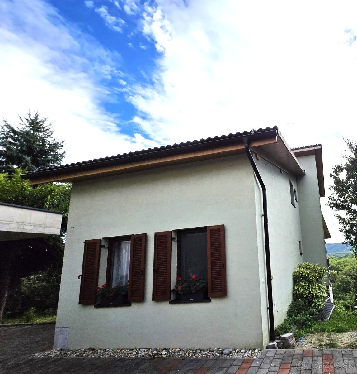 PRENÁJOM – 7 izbový rodinný dom s krásnym výhľadom - BA IV - 12