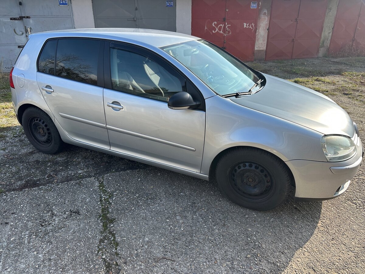Predám Golf 5 , 1.4 Benzín 66kw - 12