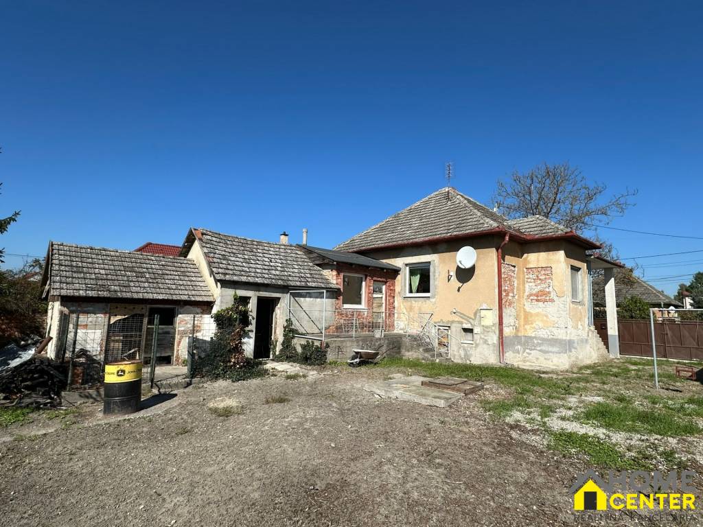 NA PREDAJ 3 IZBOVÝ RODINNÝ DOM V BLÍZKOSTI CENTRA, UL. LESNÁ - 12