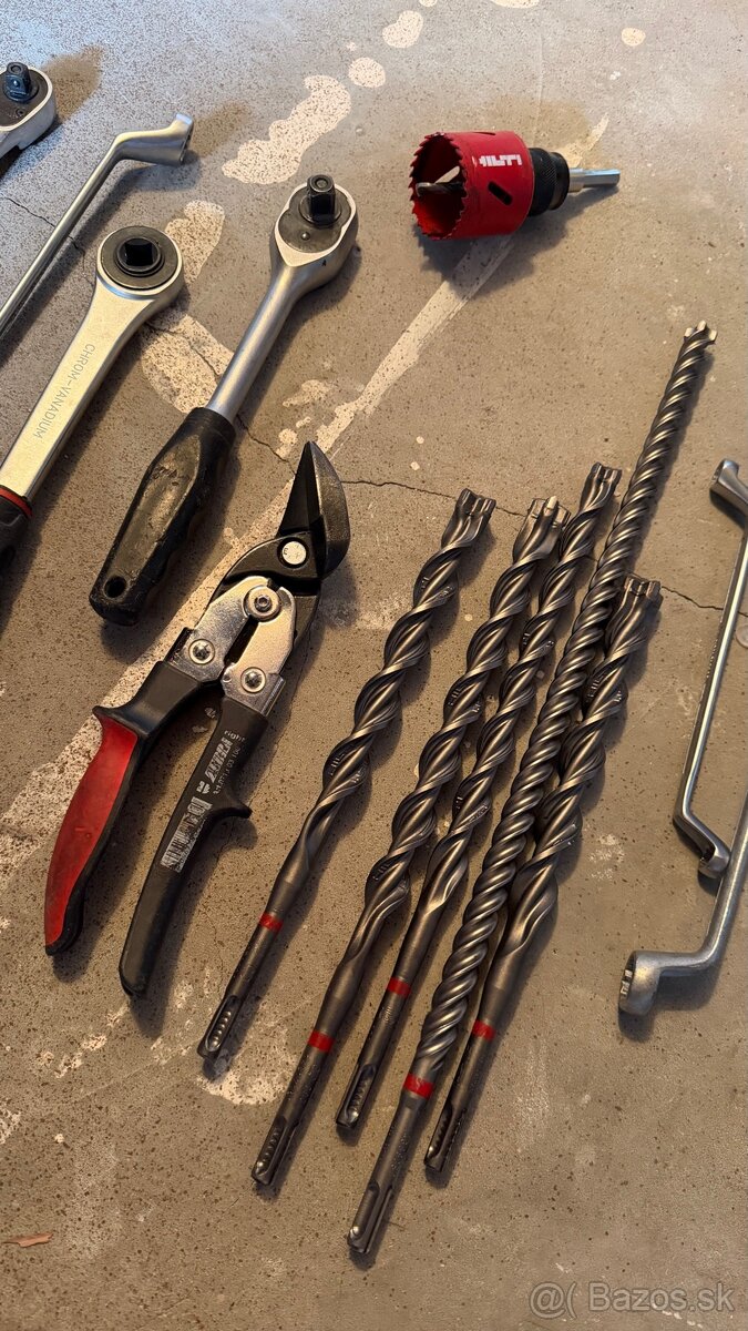 Pracovne naradie,svetlo,kotvy,klúče atd - 12