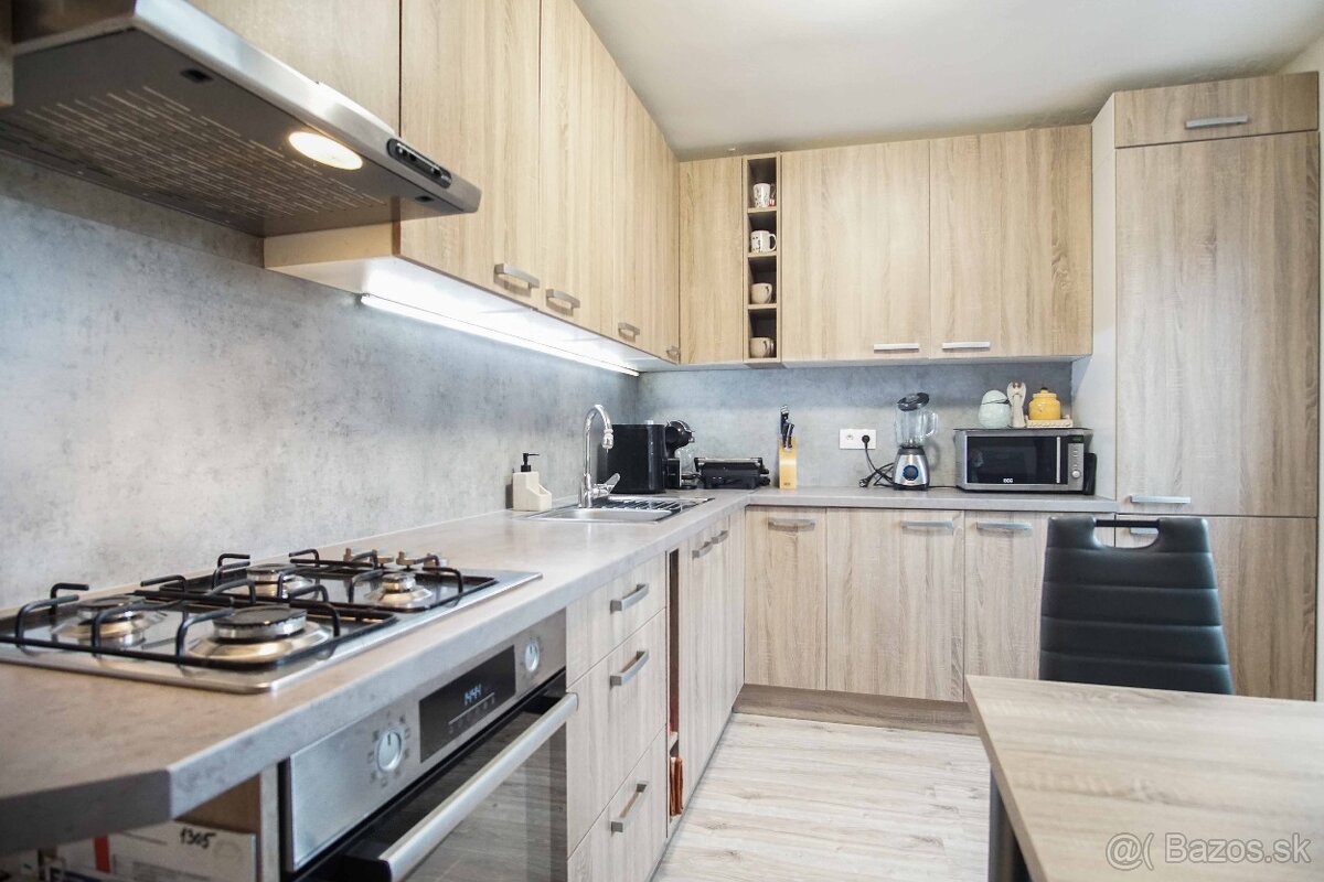 Tehlový 2-izbový byt v centre - Nové Zámky - 12