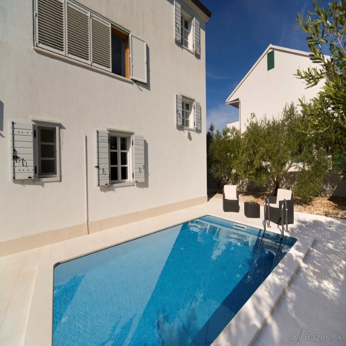 CHORVATSKO: moderní vila s bazénem a výhledem na moře v atra - 12