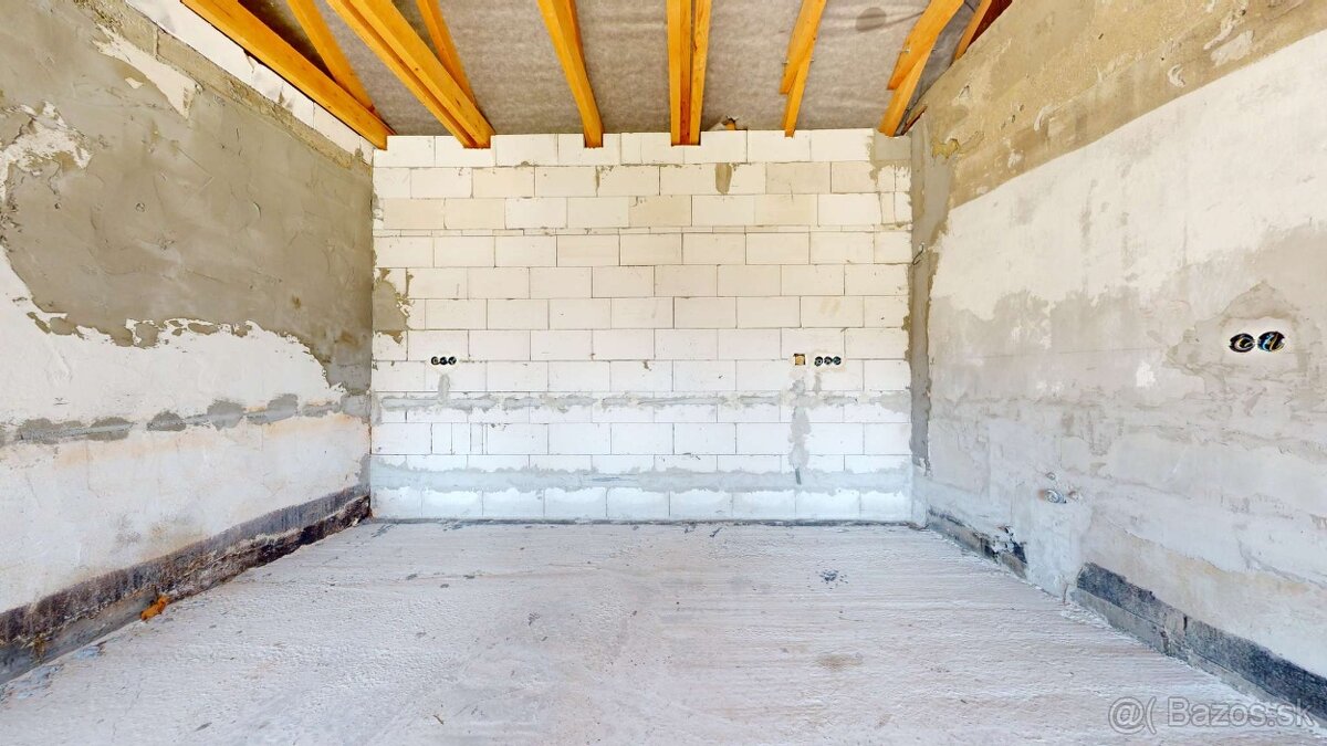 Priestranný dom na bývanie aj podnikanie Hontianske Tesáre - 12