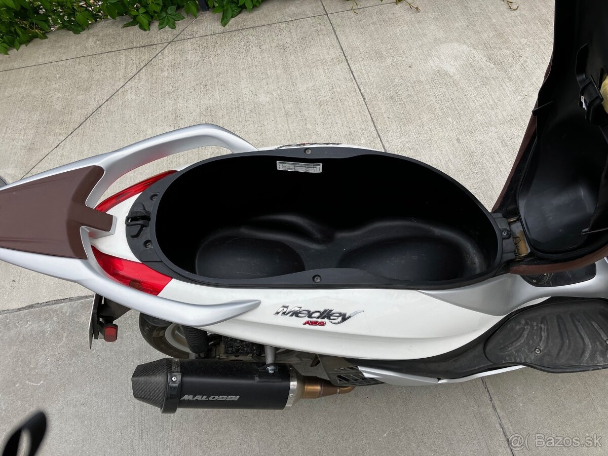 Skúter Piaggio Medley 150 - 12