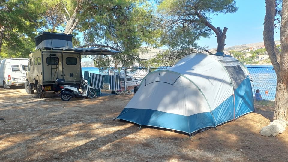 Predám veľký kempovací stan v top stave pre 4 osoby s prí... - 12