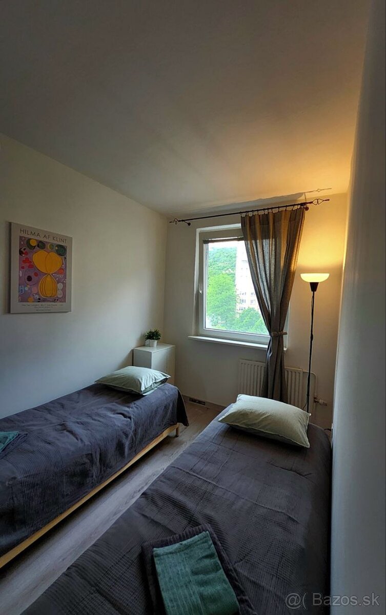 Priestranný 4-izbový byt s loggiou a krásnym výhľadom - 12