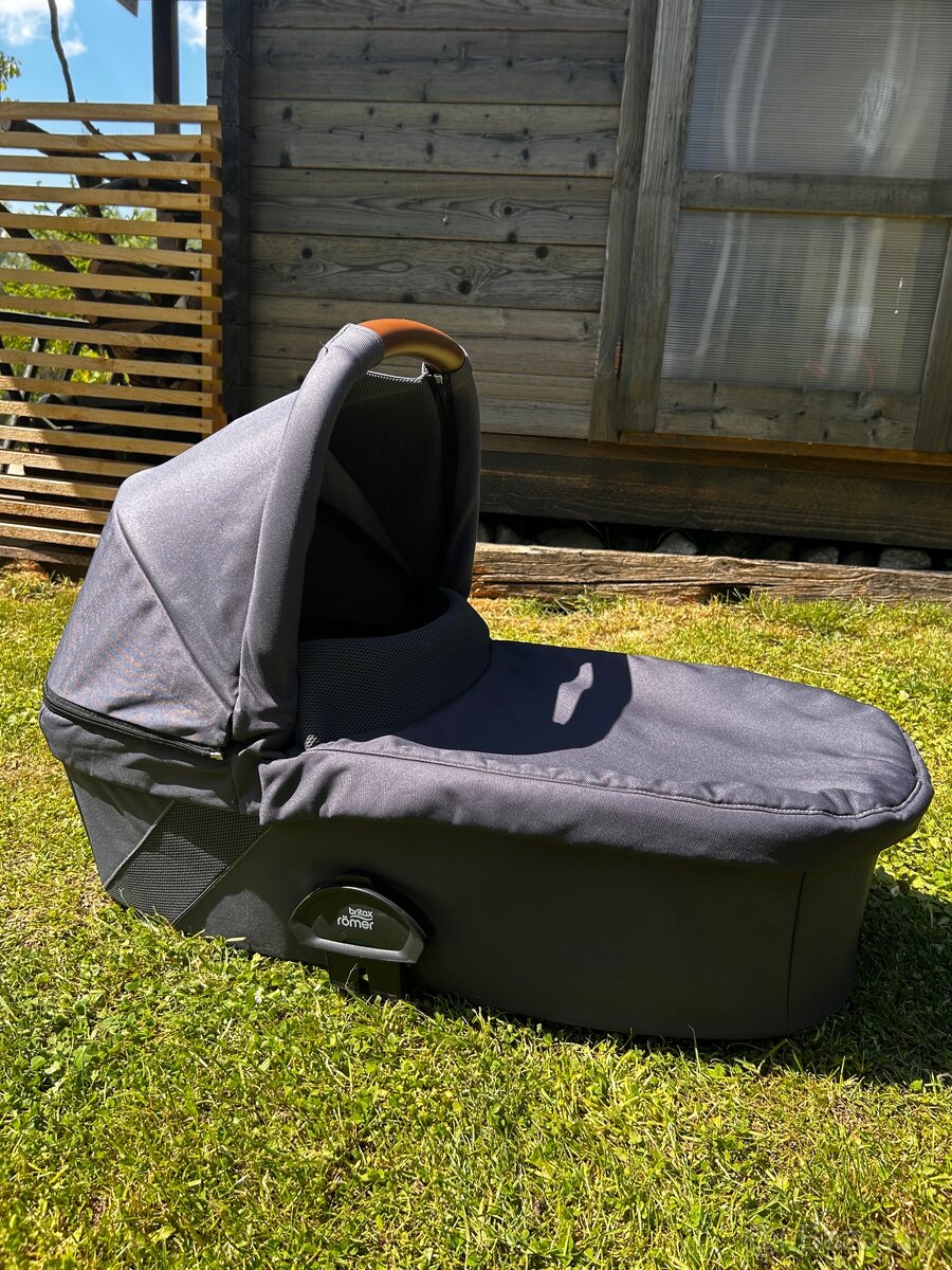 Dvojkombinácia Britax Romer Smile 3 + autosedačka - 12
