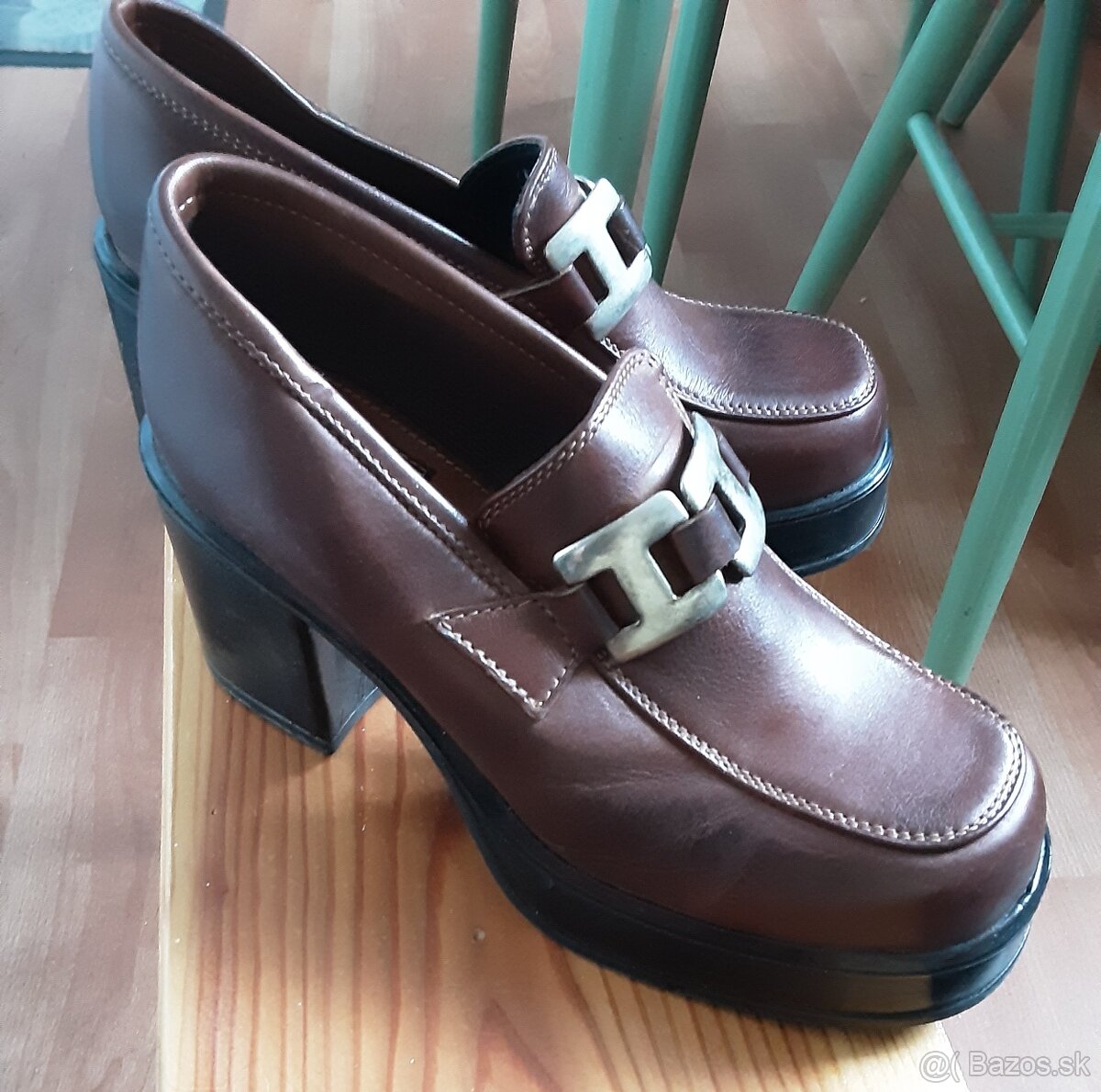 Predaj nových dámskych šiat, tenisiek a topánok - 12