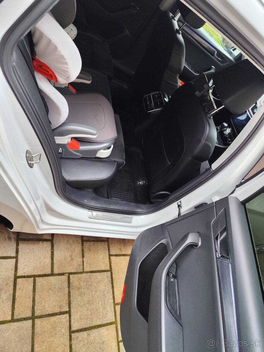 Škoda Superb combi 2.0 TDI STYLE ročník 2023 - 12