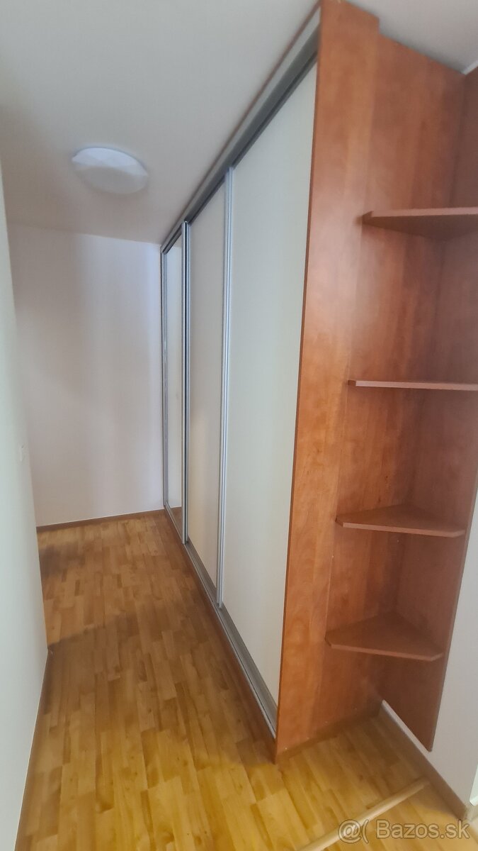 Predám 2-izbový byt v Petržalke na Šustekovej - 12