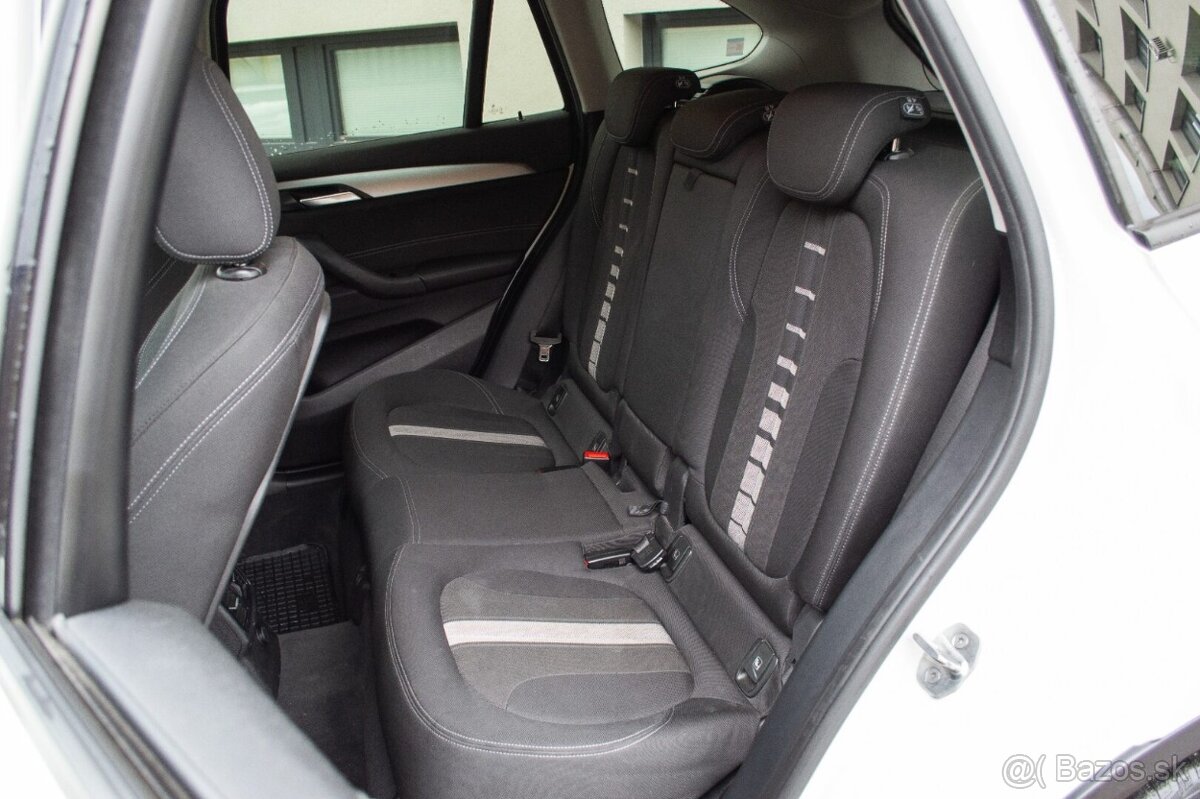 BMW X1 sDrive 18i Advantage A/T - 12