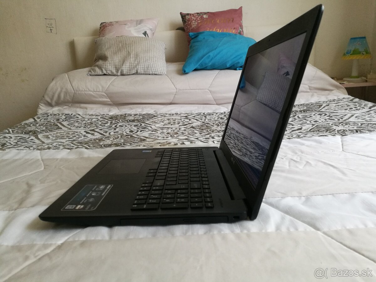 Asus X553. 4-Jadro. SSD 128 GB. Nová 8 GB RAM. - 12