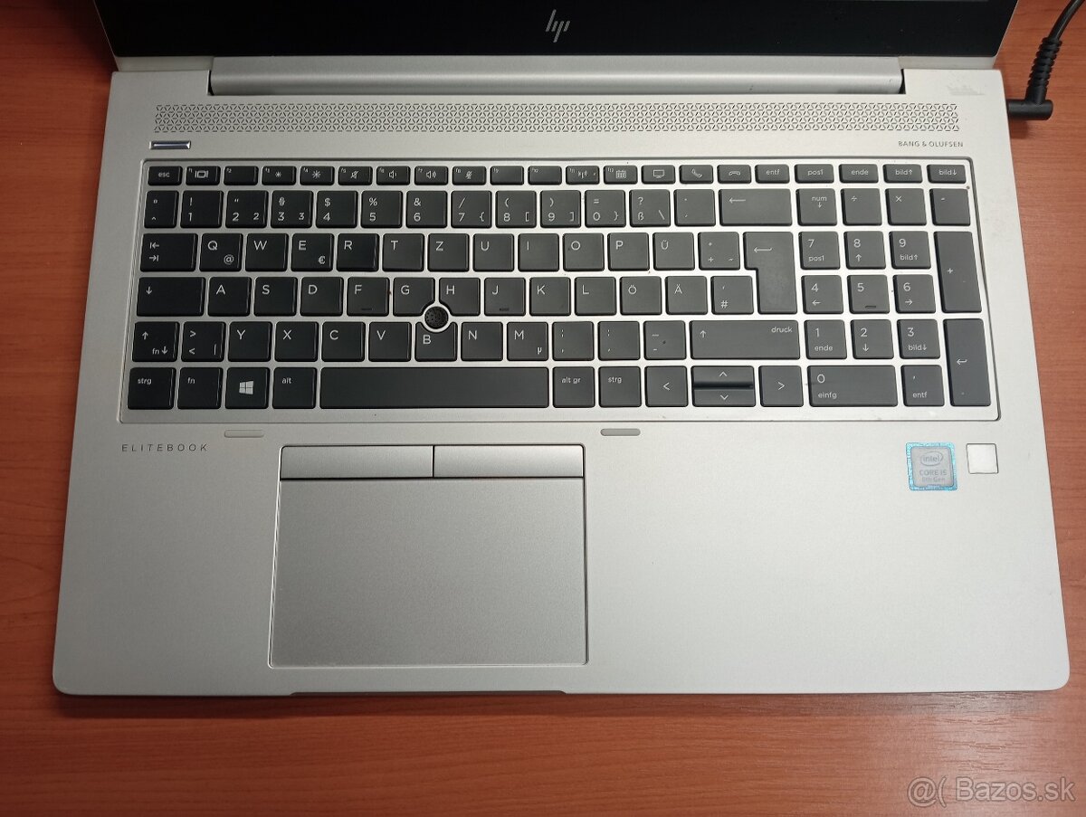 predám na diely notebooky HP 2 .. - 12