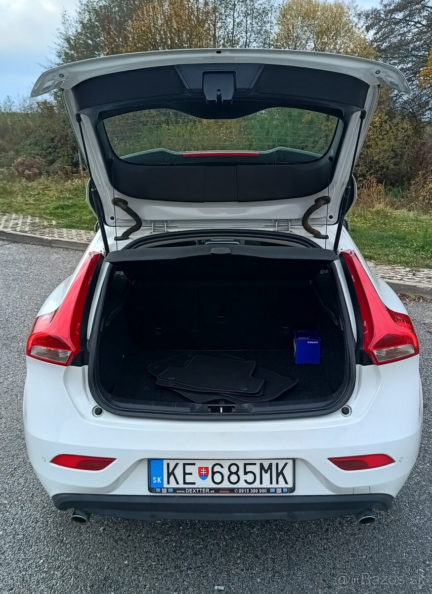 Volvo V40 D2 2.0L 120k Volvo V40 88kW M6 - 12