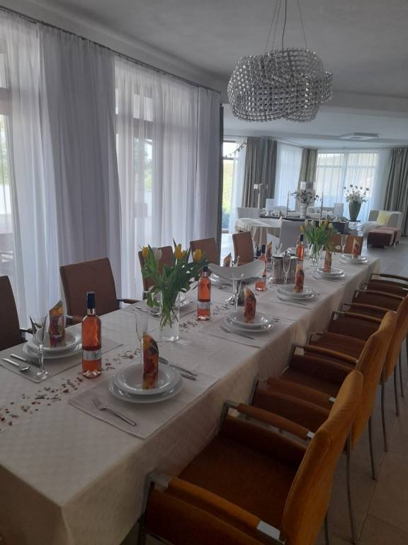 Vila s veľkým pozemkom pod lesom - 12